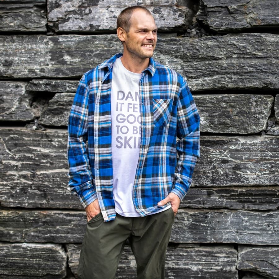 m_riders_tee_white_146-20100_env1_3287_jpg