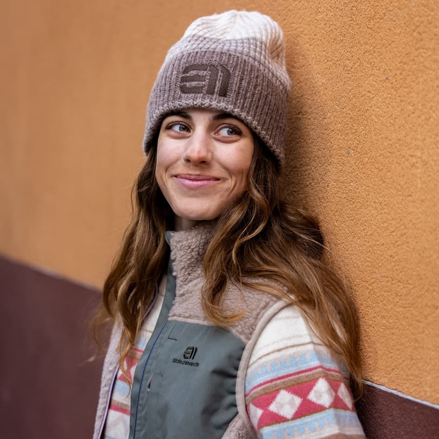 w_glacier_pile_vest_ample_beanie_-c-martinolson-5524_4678_jpg