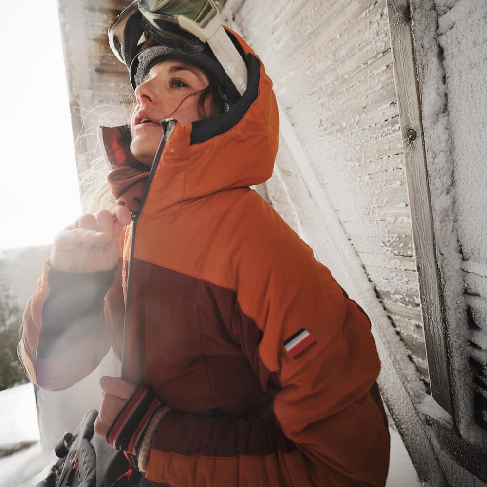 734_85f19d9cea-w-bec-vertical-hood-dpa-full